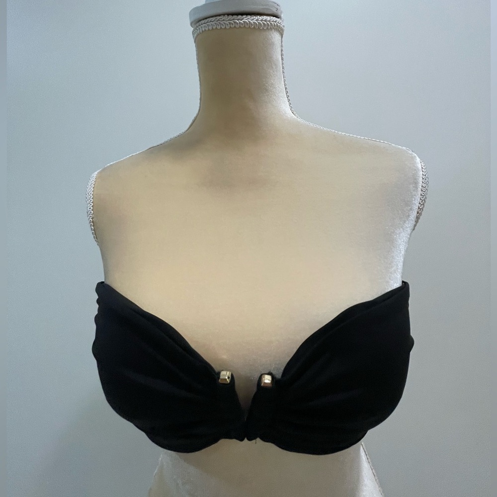 Victoria’s Secret V bikini top - Picture 2 of 8